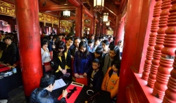 Người Hà Nội rộn ràng đi xin chữ đầu năm