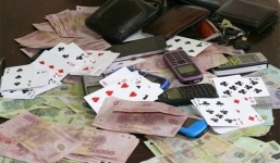 Hưng Yên: Bắt quả tang 4 phụ nữ, 30 nam giới sát phạt bên chiếu bạc