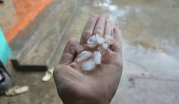 Mưa đá hiếm gặp lần đầu xuất hiện trong hàng chục năm nay