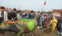 'Vua Lê Đại Hành' xuống đồng cày ruộng