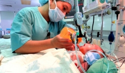 Bé trai sơ sinh mắc bệnh chuyển vị đại động mạch hiếm gặp