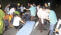 Cắm trại du xuân trên núi, một thanh niên bị rơi xuống vực sâu 