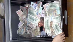 Đi chúc Tết về, hơn 700 triệu đồng “không cánh mà bay”