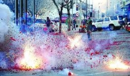 Video: Cảnh sát ghi hình người đốt pháo đêm giao thừa tại Hải Dương