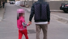 Đi chúc Tết cùng gia đình, bé gái bị 'yêu râu xanh' hại đời