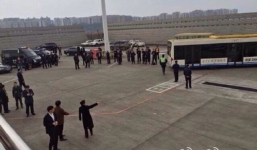 Trung Quốc: Máy bay hạ cánh khẩn cấp do cảnh báo có bom