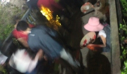 La liệt cảnh mẹ ôm con đi ăn xin giữa đêm tại chợ Viềng