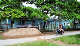 Hiệu trưởng mang tivi của trường về nhà dùng rồi lập biên bản khống