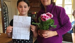 Bức thư của bé gái gửi bố đã mất khiến dân mạng rơi nước mắt