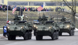 Bốn xe bọc thép Mỹ xuất hiện gần biên giới Nga