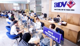 “Lộ” ngân hàng thu nhập nhân viên cao gấp 7 lần lương Cường Đô la