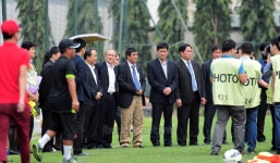 HLV Miura phát cáu vì buổi tập của U23 Việt Nam bị 'làm phiền'