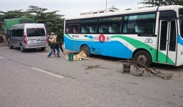 Thợ sửa xe chết thảm khi đang thay lốp ô tô