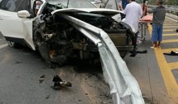 Liên tiếp các vụ ô tô lao vào Ta-luy trên đường cao tốc Nội Bài - Lào Cai