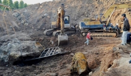 Hòn đá quý giá chục tỷ đồng: Người đào thấy có được gì?