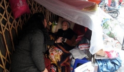 Đưa thi hài cụ bà 95 tuổi bị 'đẩy' ra vỉa hè giáp Tết về nhà