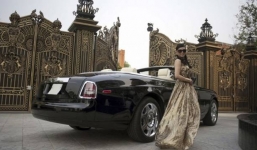 Đại gia Việt ôm trăm tỉ mua máy bay, chục tỉ mua xe siêu sang