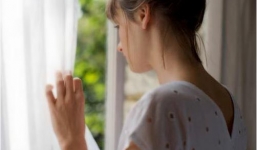 Vợ tức tưởi đòi ly hôn vì 2 năm lấy chồng vẫn là con gái