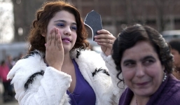 'Mua vợ' với giá từ 70-140 triệu đồng ở chợ cô dâu