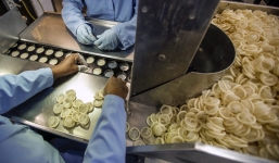 Tận mắt dây chuyền sản xuất bao cao su