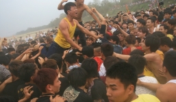 Đánh nhau đổ máu tại lễ hội cướp phết Hiền Quan