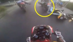 Mô tô “phượt” đâm chết người chạy 100km/h, không xin vượt