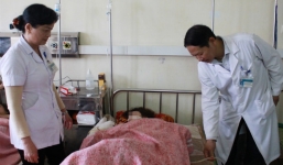 Nữ sinh bị bạn trai đâm trọng thương ngay trong trường