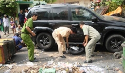 Xe Lexus gây tai nạn liên hoàn, kéo lê một người trên đường tử vong