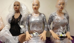 Xưởng sản xuất búp bê tình dục giá hơn trăm triệu đồng/con