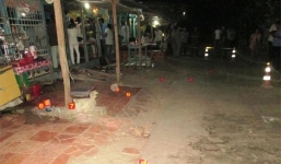 Nhặt ớt trước thềm nhà bị xe kéo lúa tông chết