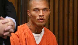 Tù nhân 'đẹp trai nhất thế giới' ký hợp đồng người mẫu dù đang thụ án