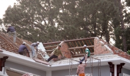  Tháo dỡ biệt thự tiền tỉ trái phép của tướng Thạch