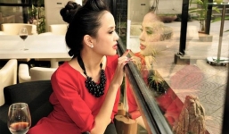 Nhan sắc đời thường đối lập của BTV thời tiết Ngọc Bích