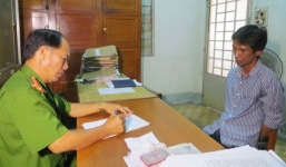 Xông vào ngân hàng cướp tiền trên tay nhân viên 