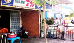 Hai cán bộ tòa án bị kẻ bịt mặt chém tại quán nhậu