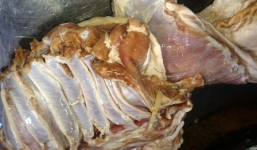 Vụ nhập thịt ôi, cá thối phục vụ bữa ăn học sinh: “Người ta vẫn ăn bình thường mà!”