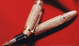 Nga bắt giữ quan tham vơ vét 2 tạ tiền mặt, 800 viên đá quý