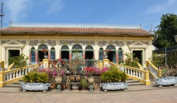 Đại gia đất Tây Đô bỏ ngàn lượng vàng xây nhà hoa lệ