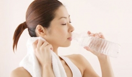 Những quan niệm sai lầm khi uống nước