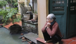 Giữa Hà Nội, người dân phải đi vệ sinh vào... túi bóng