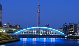 Cận cảnh tháp truyền hình cao nhất thế giới sắp bị Việt Nam soán ngôi