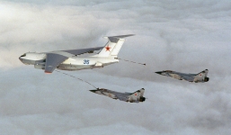 Báo Nga: Mỹ đề nghị Việt Nam ngừng hợp tác quân sự với Nga