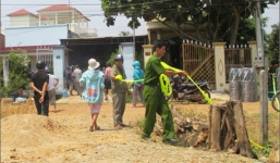 Cưa đầu đạn lấy sắt, người đàn ông chết tại chỗ