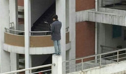 Nam sinh nhảy lầu vì bị bạn gái từ chối tình cảm