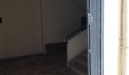 Sự thật vụ sinh viên ngáo đá đập phá, ngã cầu thang