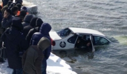 Phát hiện thi thể đôi nam nữ ôm nhau trong ô tô trôi trên sông