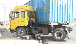 Nạn nhân kêu cứu dưới gầm xe container