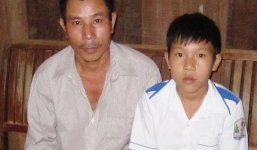 Nam sinh nghèo trả lại 20 triệu đồng nhặt được