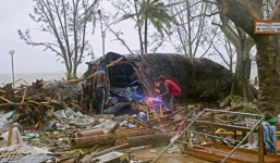 Siêu bão Pam “quét sạch làng mạc” đảo quốc Vanuatu
