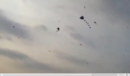 Clip bé trai bị diều 'khổng lồ' cuốn lên cao 20m rơi tử vong